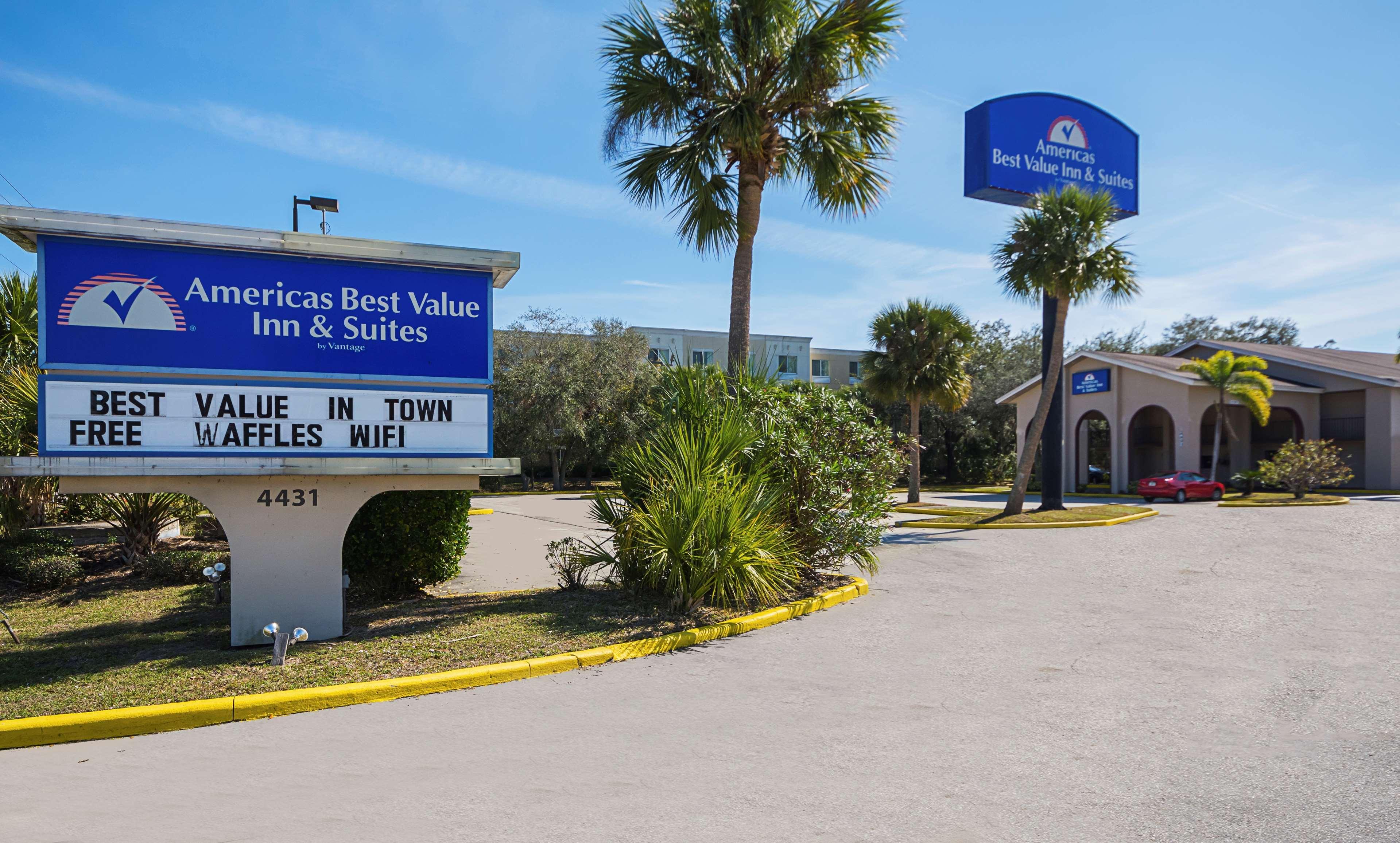 Americas Best Value Inn & Suites Melbourne Exterior foto