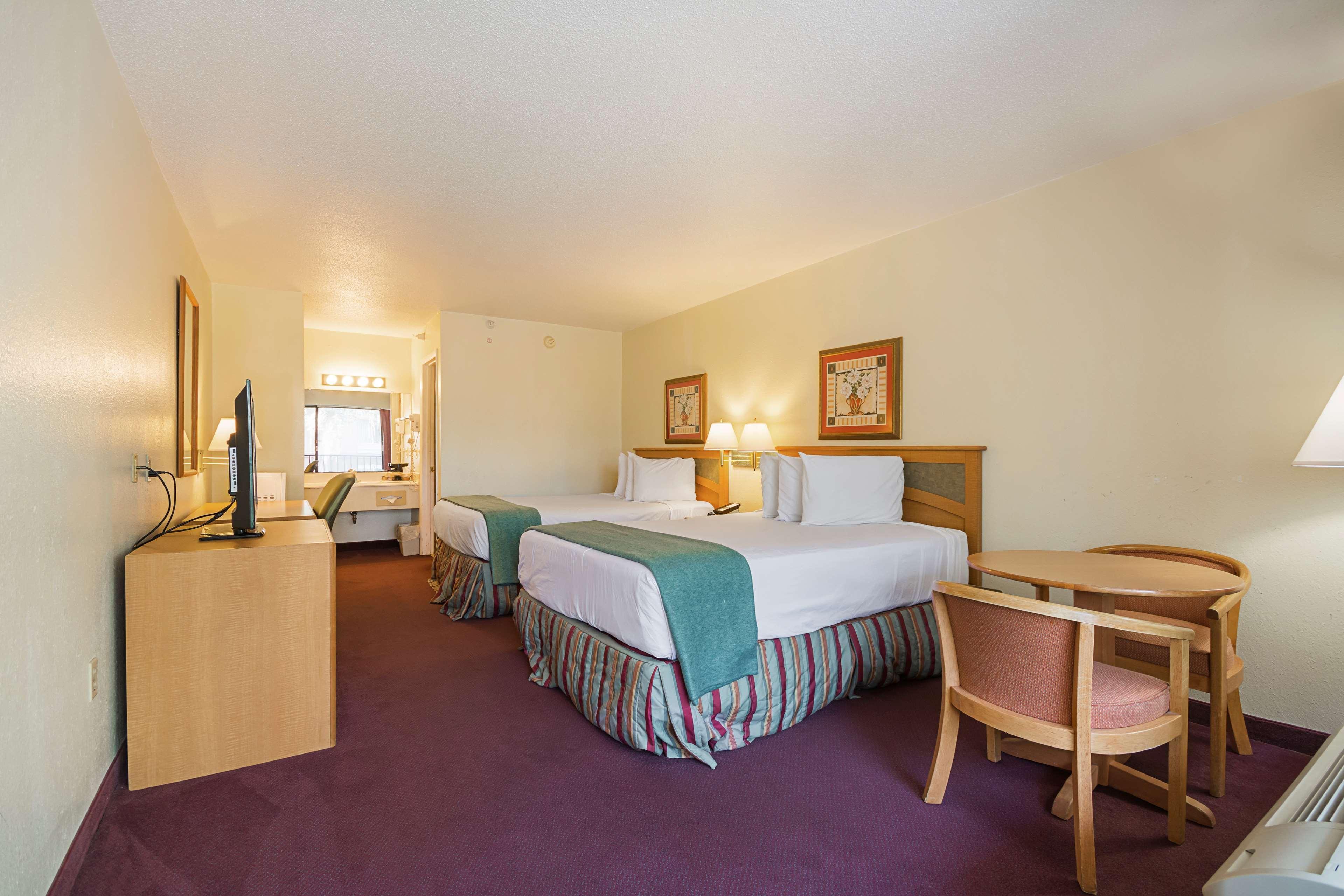 Americas Best Value Inn & Suites Melbourne Exterior foto