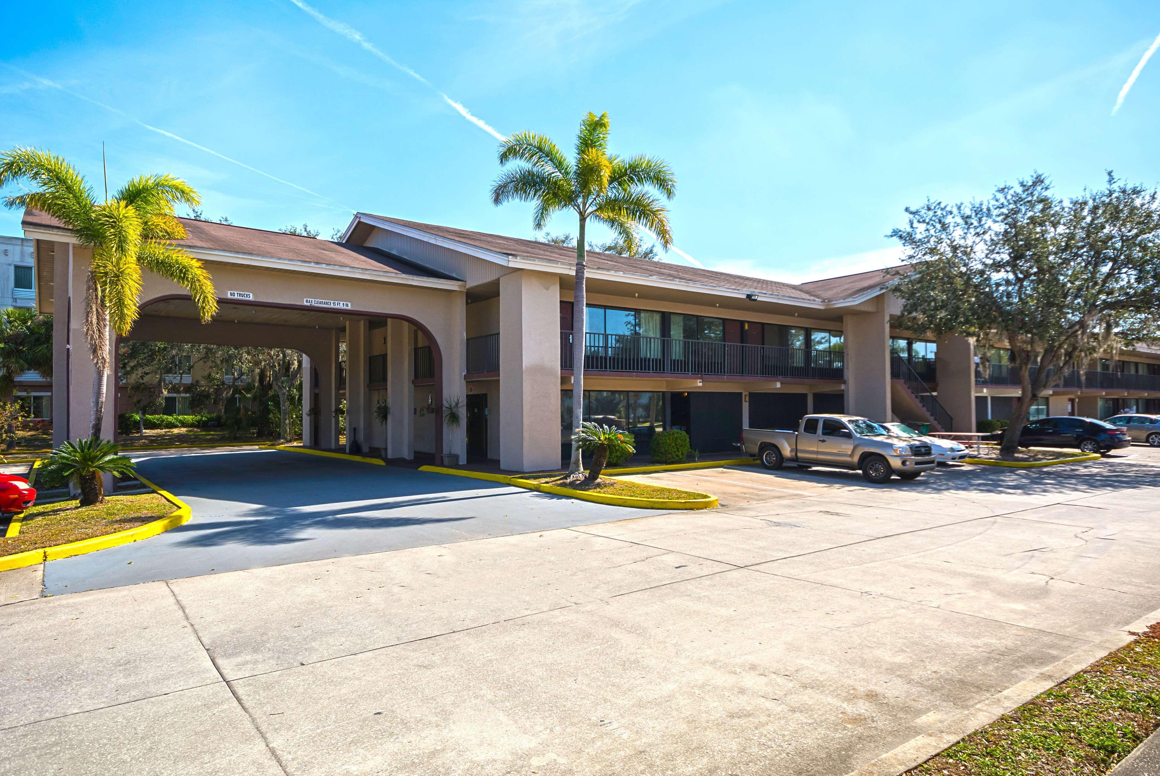 Americas Best Value Inn & Suites Melbourne Exterior foto